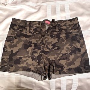 Guess Camouflage Shorts Size 31